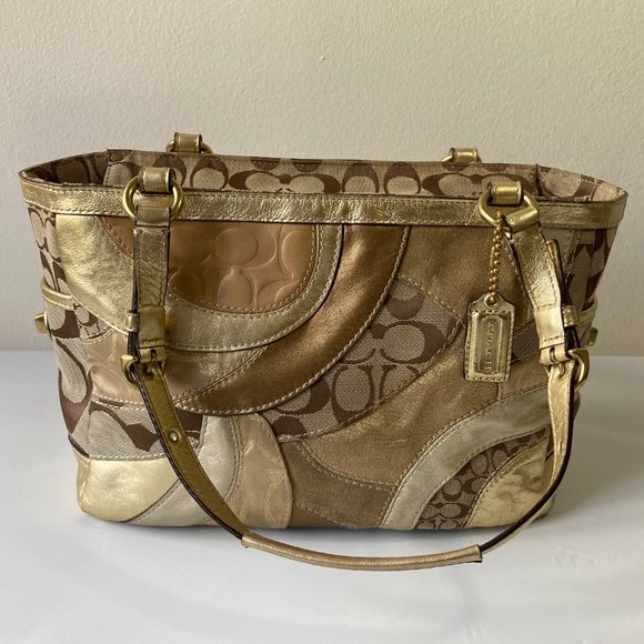 バッグ COACH Patchwork Signature Handbag Beige Coach - Beige Patchwork Monogram Shoulder Bag | Current Boutique